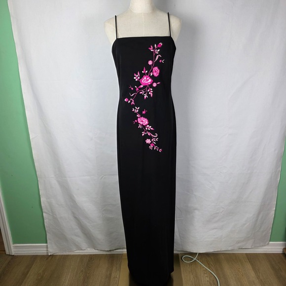 Adrianna by Rachel Kaye Dresses & Skirts - Adrianna Papell Black Floral Embroidered Spaghetti Strap Maxi Evening Dress‎ 10